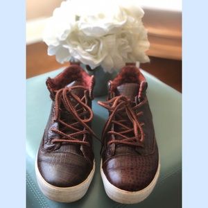 ✨TOMS Camila Brown Croc Sneakers✨